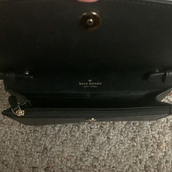 Kate Spade’s Perry Crossbody in Black. - Picture 3 of 4